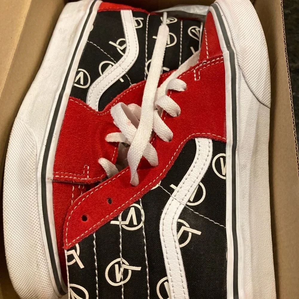VANS - Picture 5 of 7